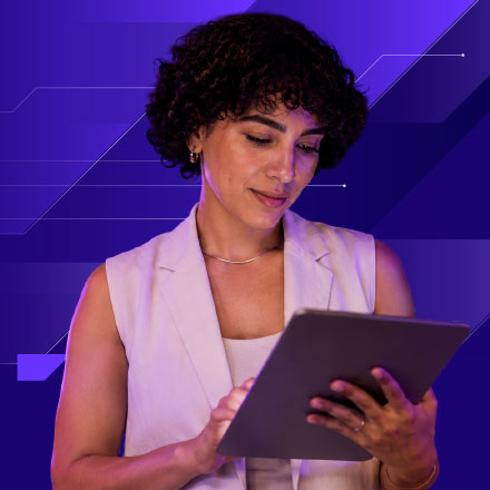 mujer con tablet portada